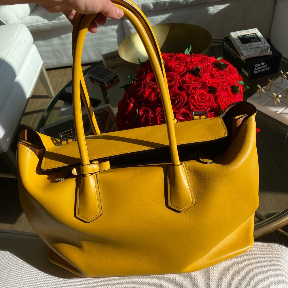 Prada travel bag. Perfect condition. Yellow - Picture 9 of 10